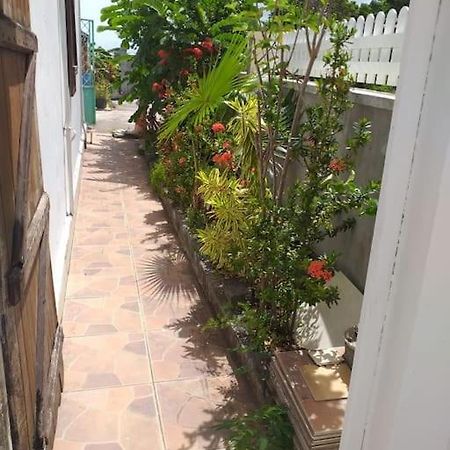 Maison Creole Chaleureuse Avec Stationnement Le Gosier  Exteriér fotografie