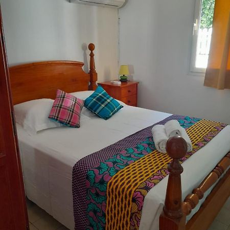 Maison Creole Chaleureuse Avec Stationnement Le Gosier  Exteriér fotografie