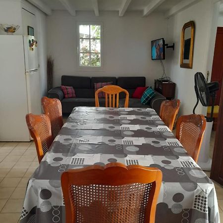 Maison Creole Chaleureuse Avec Stationnement Le Gosier  Exteriér fotografie
