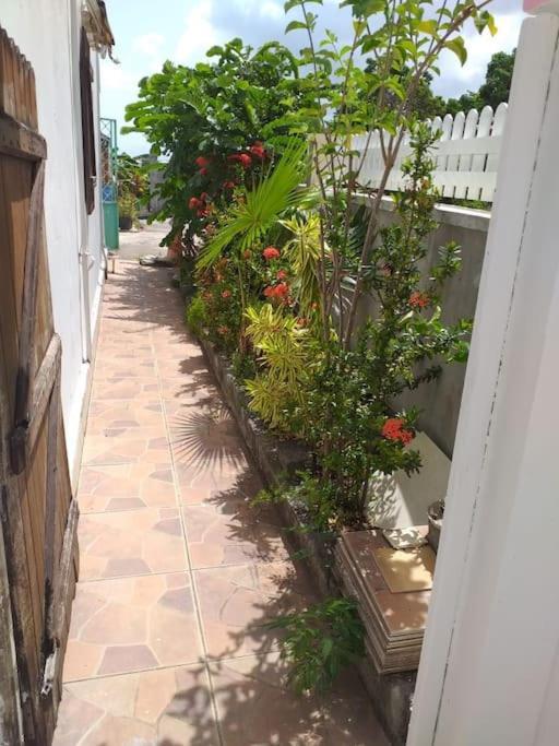 Maison Creole Chaleureuse Avec Stationnement Le Gosier  Exteriér fotografie