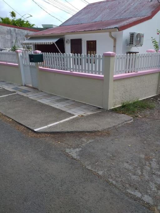 Maison Creole Chaleureuse Avec Stationnement Le Gosier  Exteriér fotografie