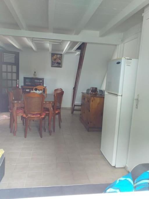 Maison Creole Chaleureuse Avec Stationnement Le Gosier  Exteriér fotografie