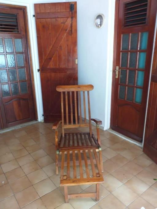Maison Creole Chaleureuse Avec Stationnement Le Gosier  Exteriér fotografie