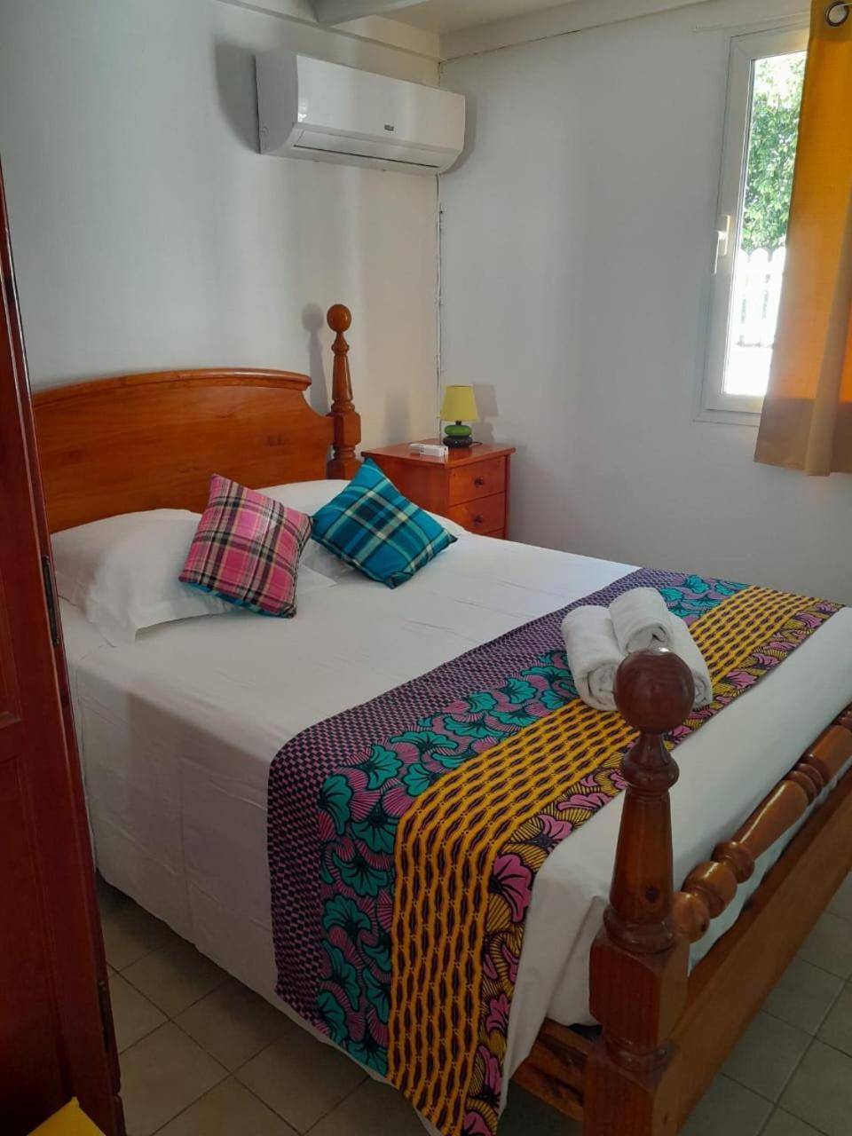 Maison Creole Chaleureuse Avec Stationnement Le Gosier  Exteriér fotografie
